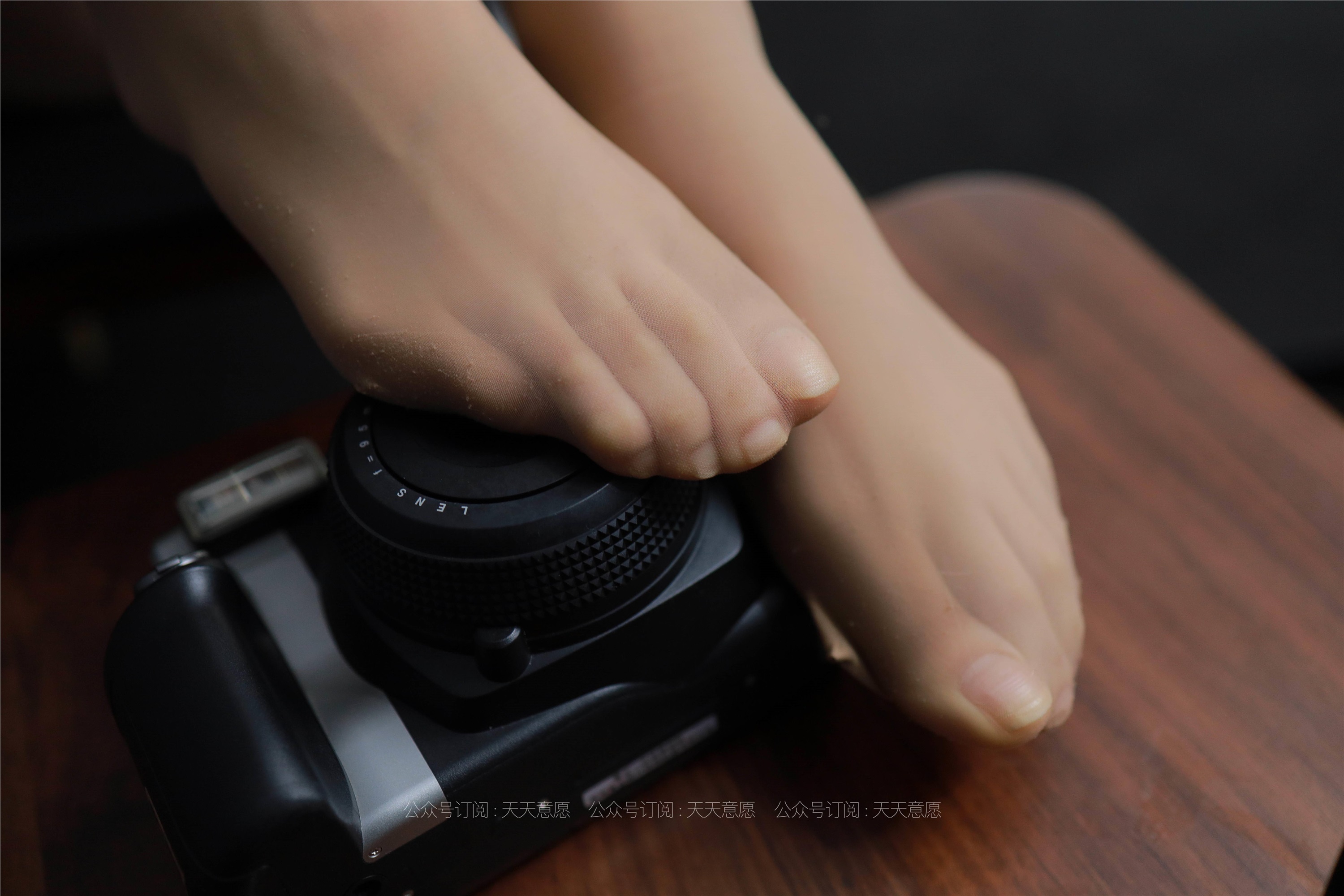 IESS异思趣向 - 模特：肉肉《大长腿超短裙》